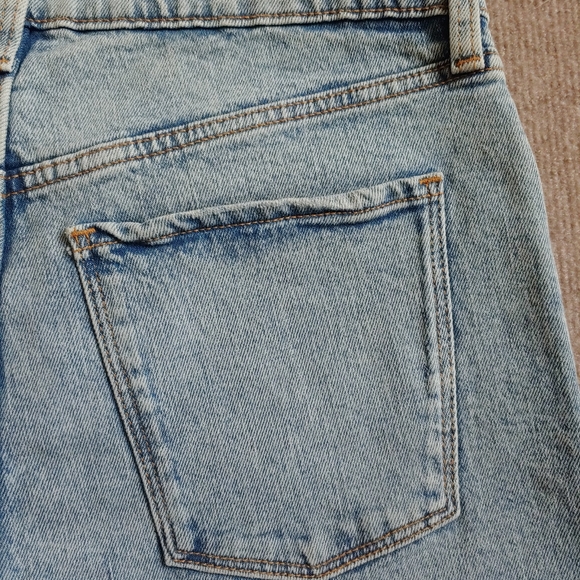 Old Navy Sky Hi Extra High Rise Denim Shorts Womens Size 10 Blue Distressed NEW2 - Picture 7 of 7